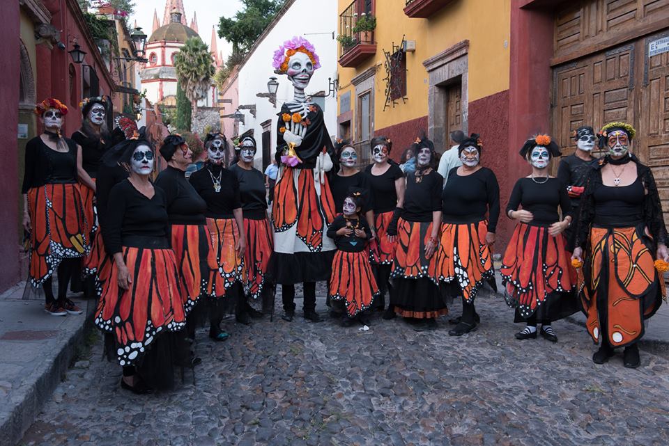 Día De Los Muertos And Monarch Butterflies Butterfly Lady 